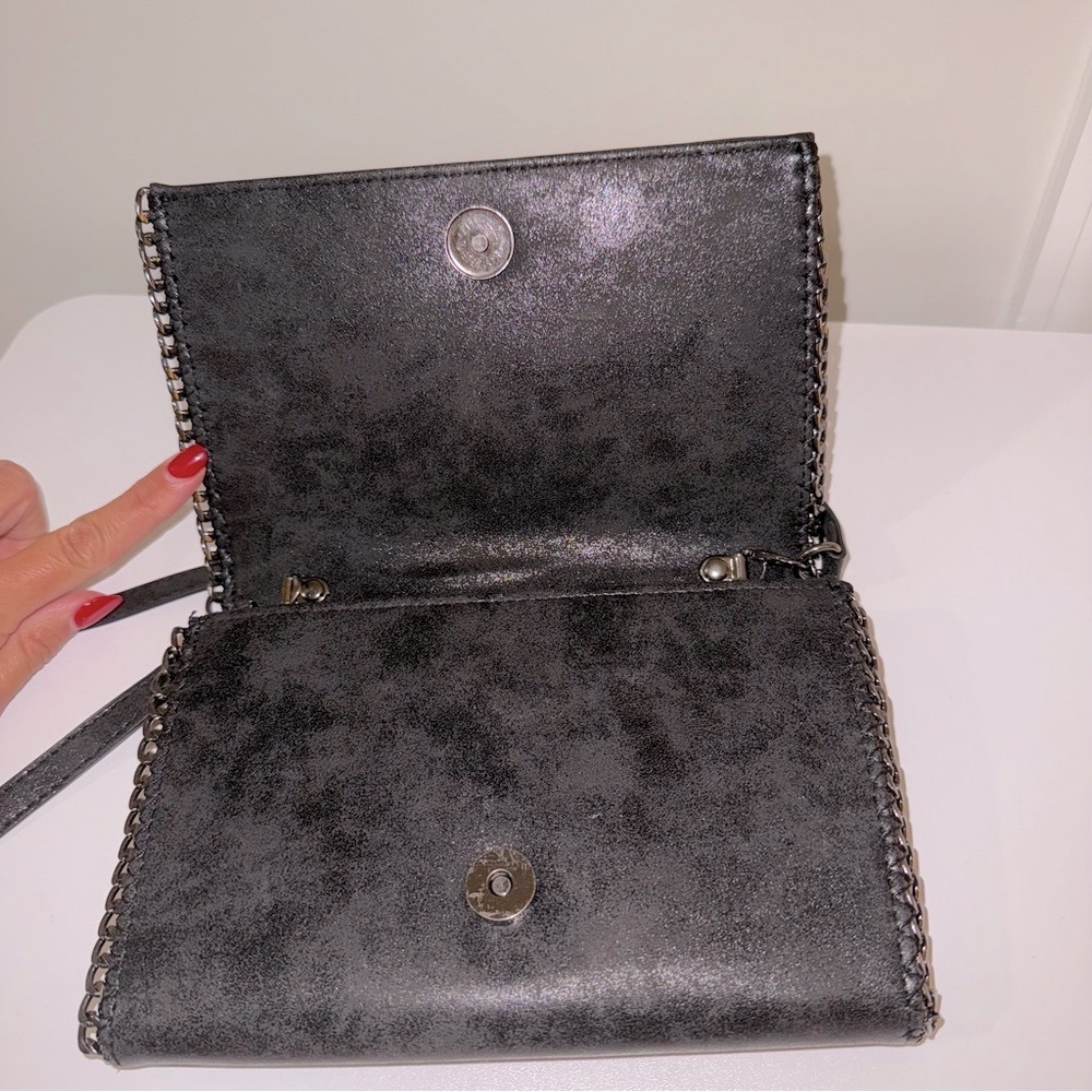 Elegant Chain-Trimmed Wallet Bag - Picture 9 of 16